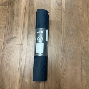 New, Manduka Eko 5mm Yoga Mat Midnight.